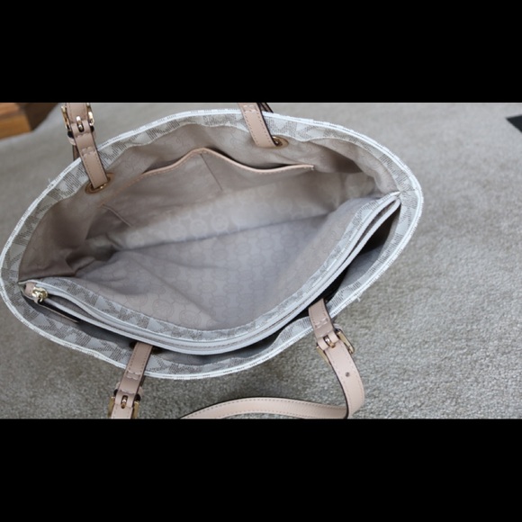 Women’s Michael Kors Jet Set Medium Tote - Picture 4 of 6